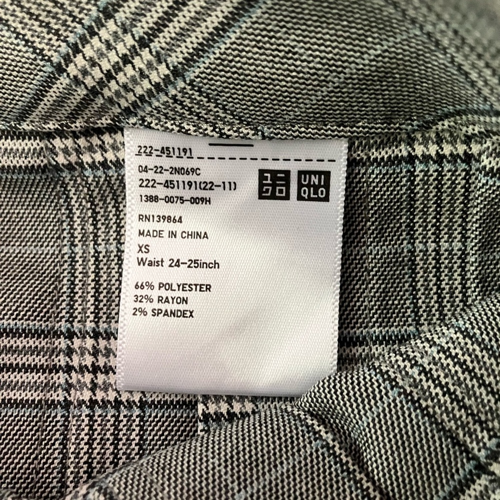 Uniqlo Gray Plaid Mini Skirt - Picture 3 of 3